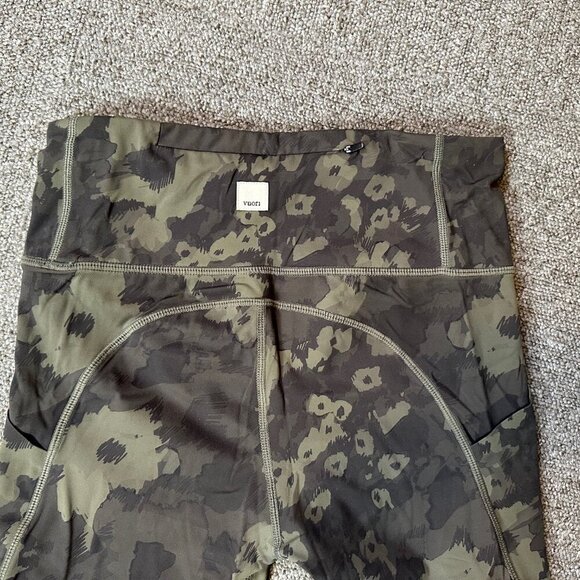 Vuori Stride Camo Floral Flower Leggings Oregano Green Size Est X-Small - Yoga - Picture 6 of 6